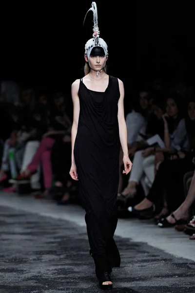 Look 3